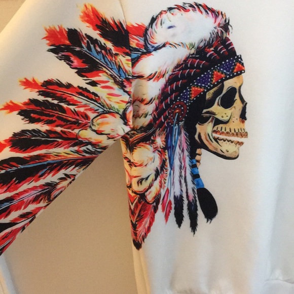 Trendy skull sweater size medium rare find - Picture 4 of 5